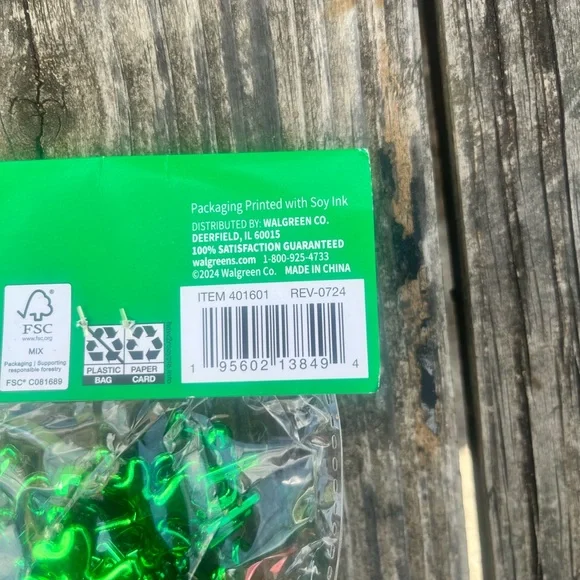 NEW ST. PATRICKS DAY ADULT PARTY FAVORS BUNDLE OF 2 (BUTTONS & NECKLACES) 40 CT - Picture 7 of 9